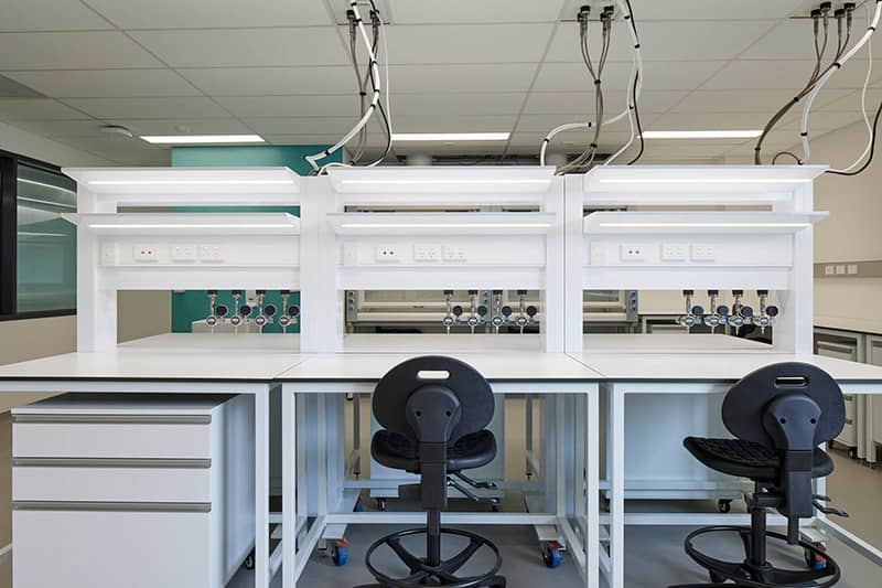 老舊實(shí)驗(yàn)室電路改造：從跳閘頻發(fā)到智能配電的救命級(jí)方案