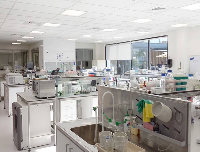 PCR實(shí)驗(yàn)室建設(shè)終極指南：萬級(jí)凈化+負(fù)壓系統(tǒng)+無菌家具配置