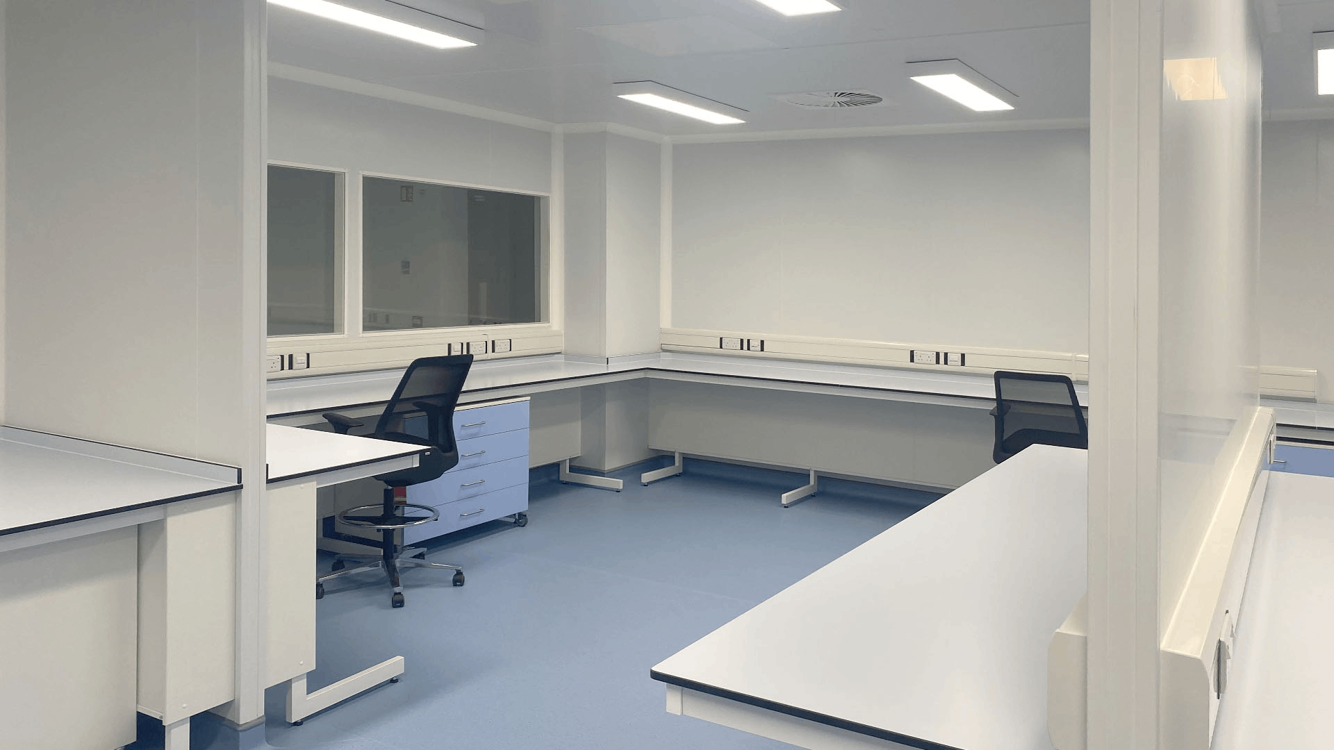 實(shí)驗(yàn)室裝修中插座布局的合理規(guī)劃與安全設(shè)計(jì)