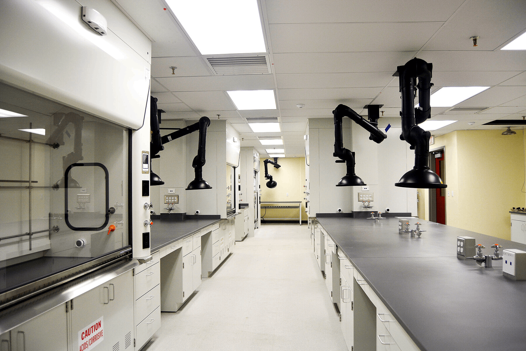 第三方醫(yī)學(xué)檢驗實驗室常見裝修材料解析