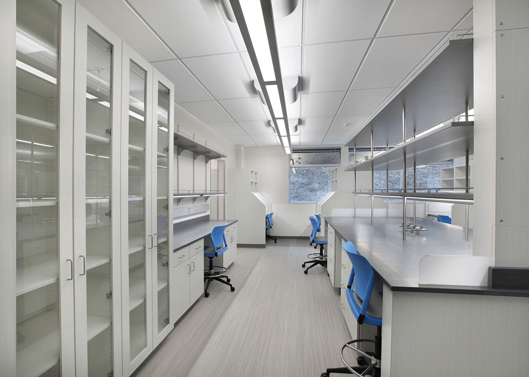 實(shí)驗(yàn)室裝修中吊頂?shù)脑O(shè)計(jì)與安裝技巧