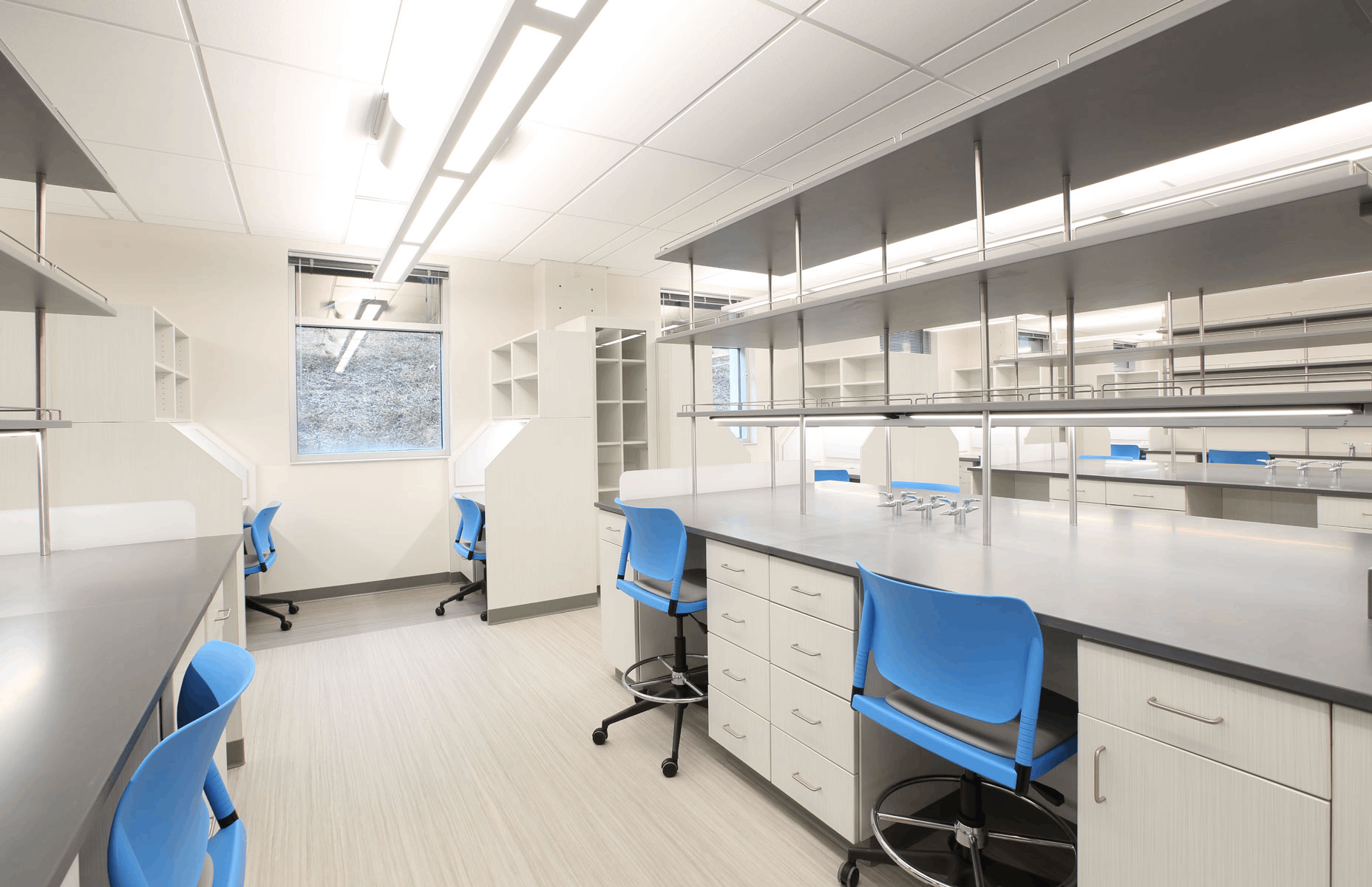 如何科學(xué)控制實(shí)驗(yàn)室裝修成本？7 大核心策略助你省下更多預(yù)算