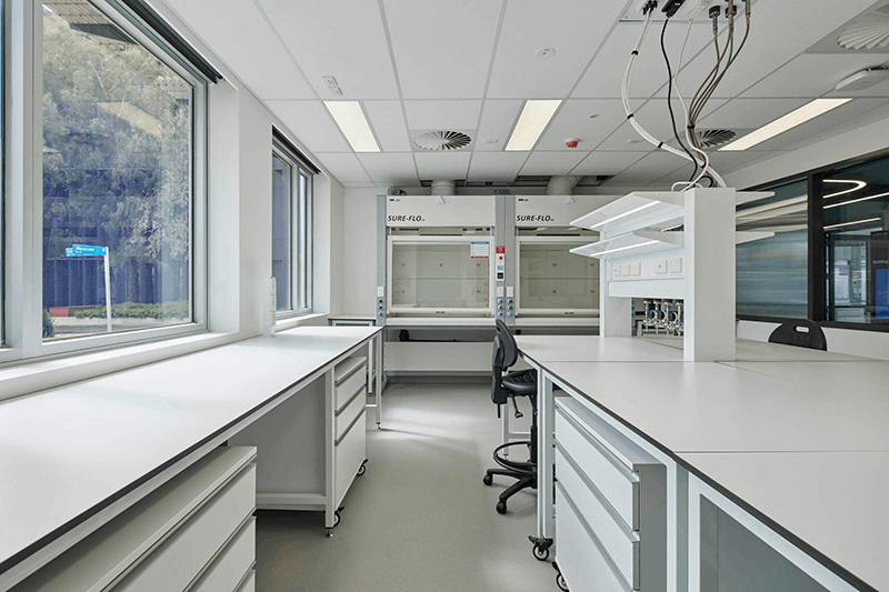 疾控中心 P3 實(shí)驗(yàn)室設(shè)計(jì)：負(fù)壓梯度 + 氣密門系統(tǒng)的國家級(jí)